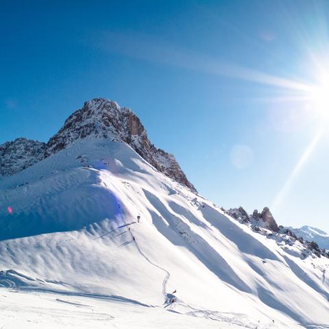 Berg met een pak sneeuw