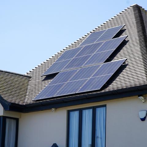 huis met zonnepanelen