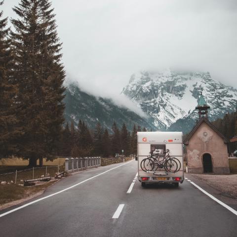 Met de camper en fietsen onderweg